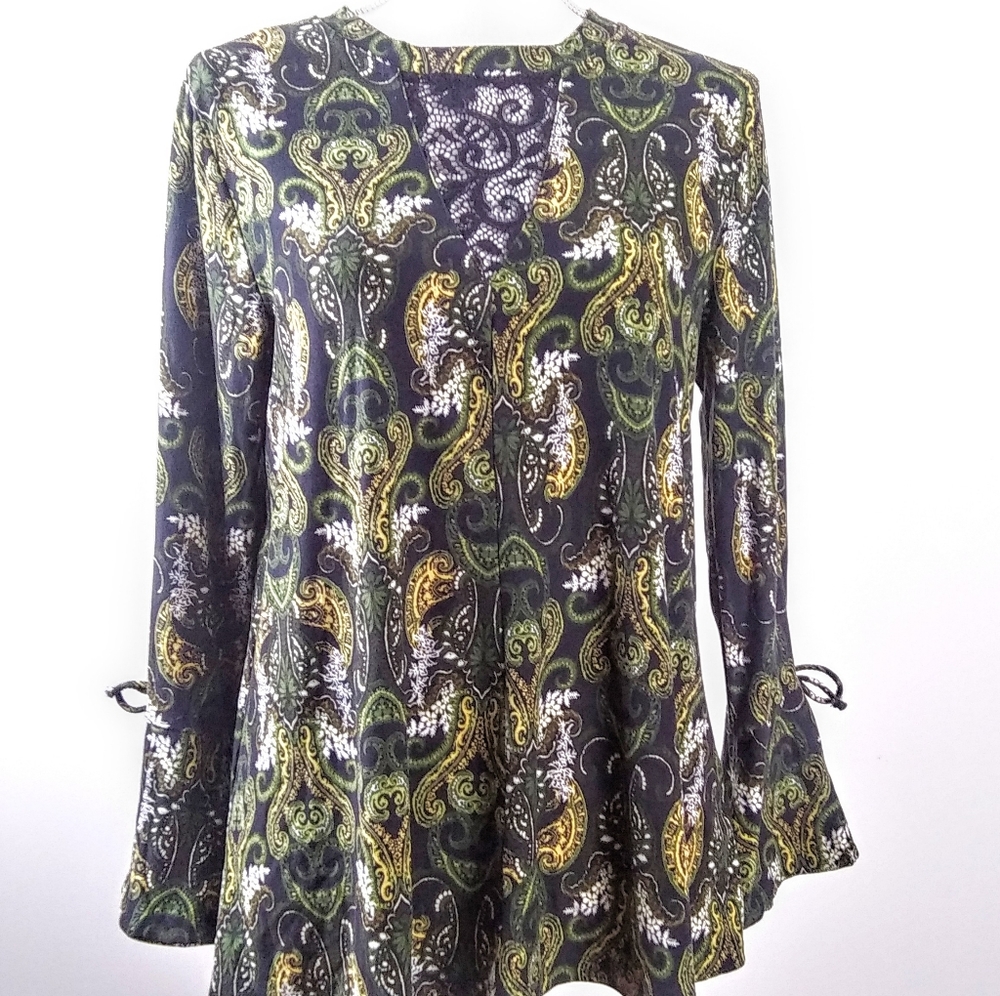 Syke 's The Limit. Multicolored Top Size M